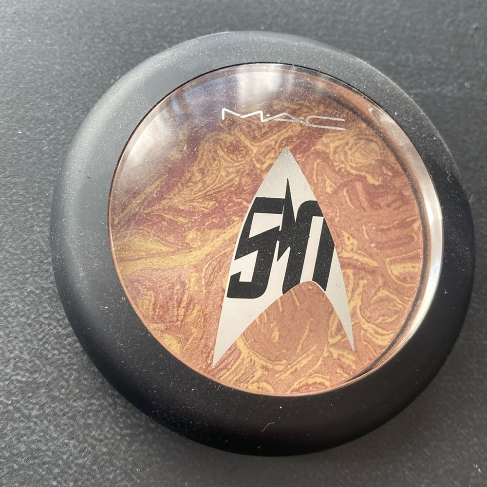 MAC Cosmetics powder